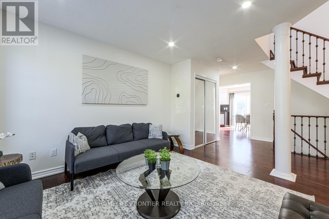 3391 Bruzan Crescent, Mississauga, ON - Indoor Photo Showing Living Room