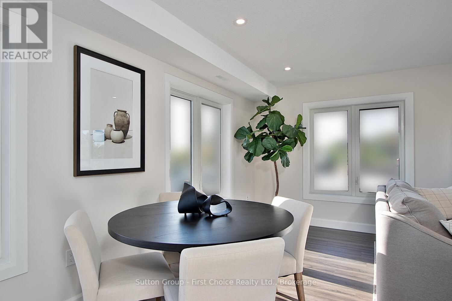 Unit 40 - 3202 Vivian Line, Stratford, ON - Indoor Photo Showing Dining Room