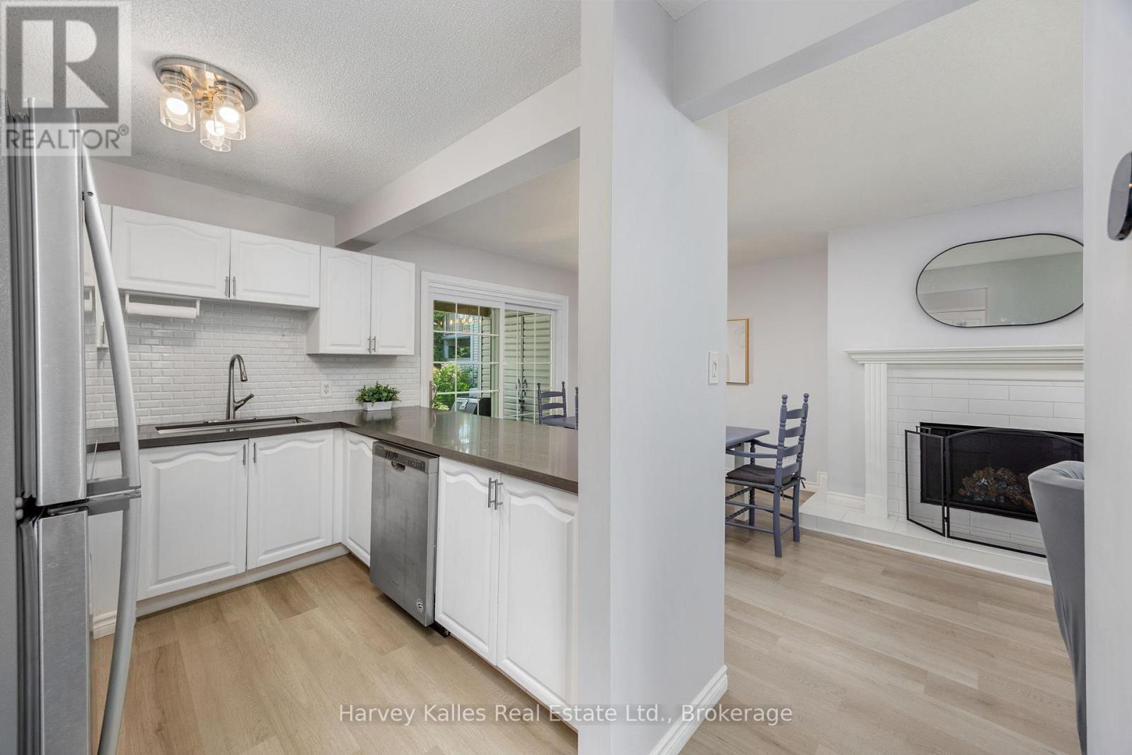 Kitchen to Dining Room - 37 - 146 Settler'S Way, Blue Mountains, ON - Indoor Photo Showing Kitchen With Upgraded Kitchen