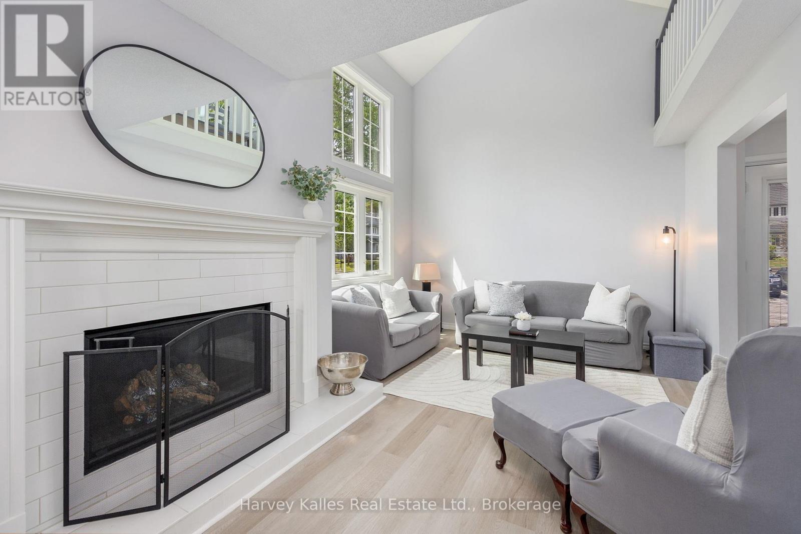 Living Room - 37 - 146 Settler'S Way, Blue Mountains, ON - Indoor Photo Showing Living Room With Fireplace