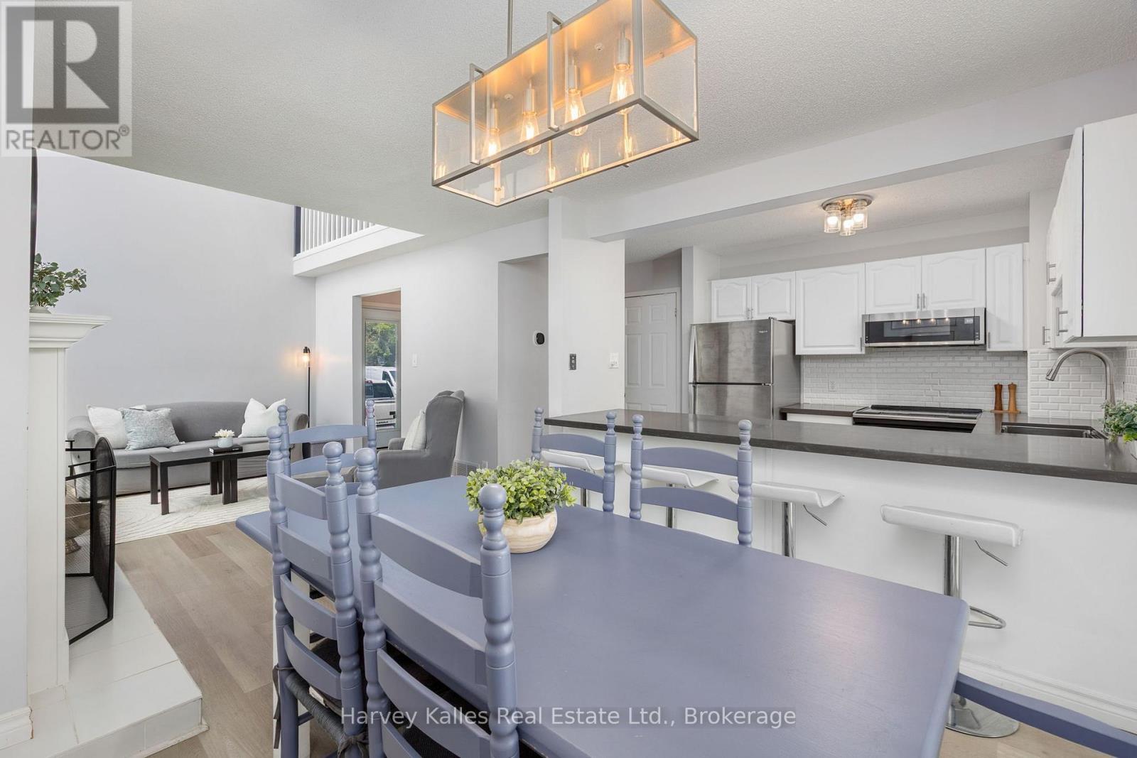 Dining room to Kitchen and Living Room - 37 - 146 Settler'S Way, Blue Mountains, ON - Indoor