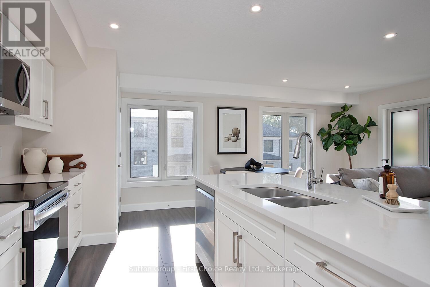 Unit 42 - 3202 Vivian Line, Stratford, ON - Indoor Photo Showing Kitchen With Double Sink