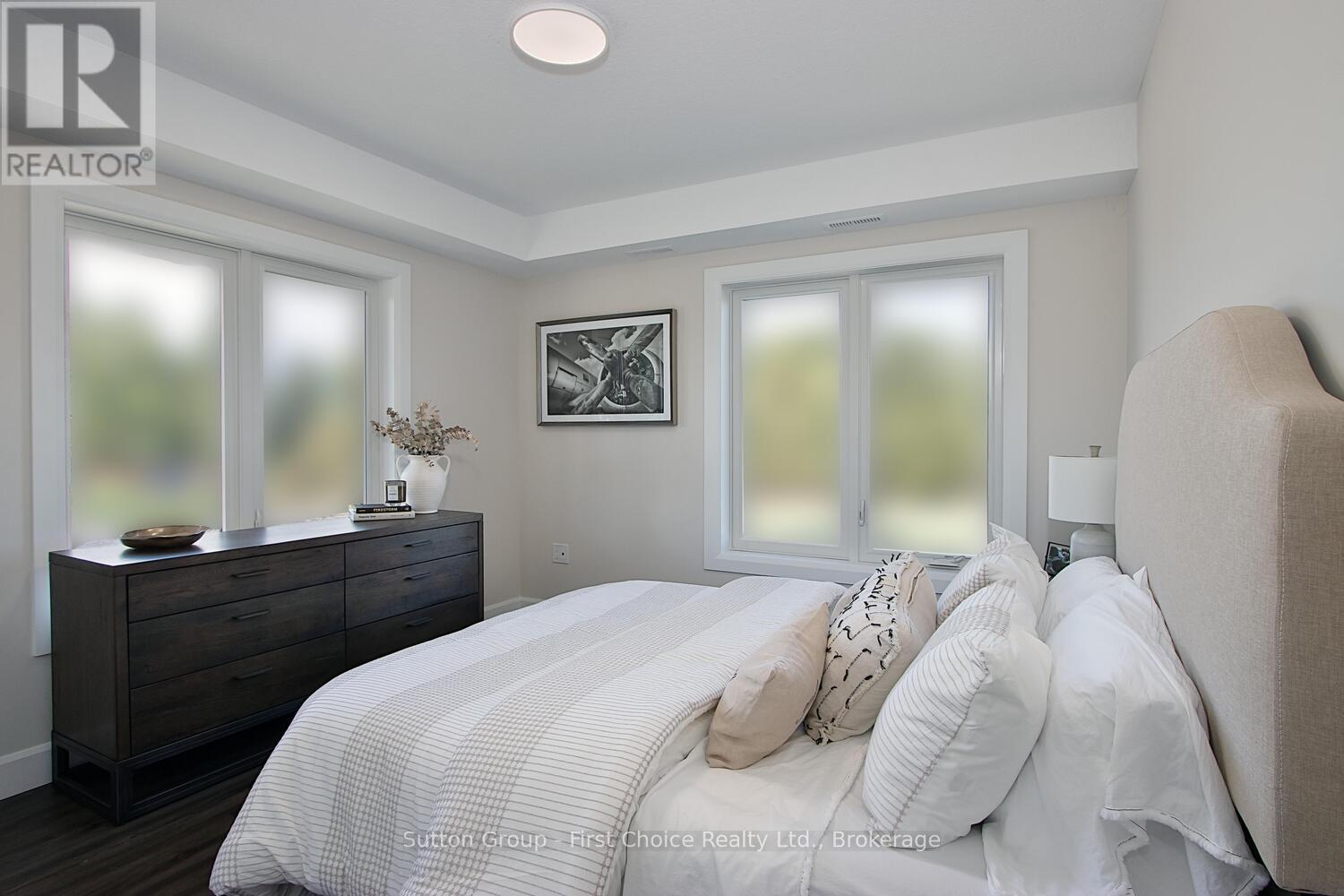 Unit 42 - 3202 Vivian Line, Stratford, ON - Indoor Photo Showing Bedroom