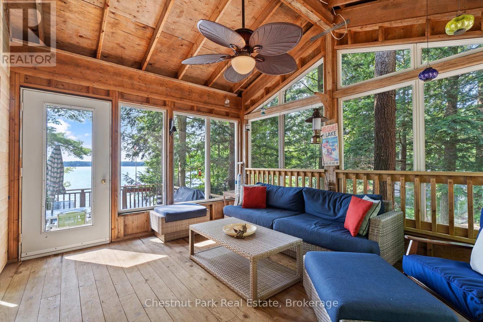 Unit #8 - 1111 Buckeye Road, Muskoka Lakes (Medora), ON - Indoor Photo Showing Living Room