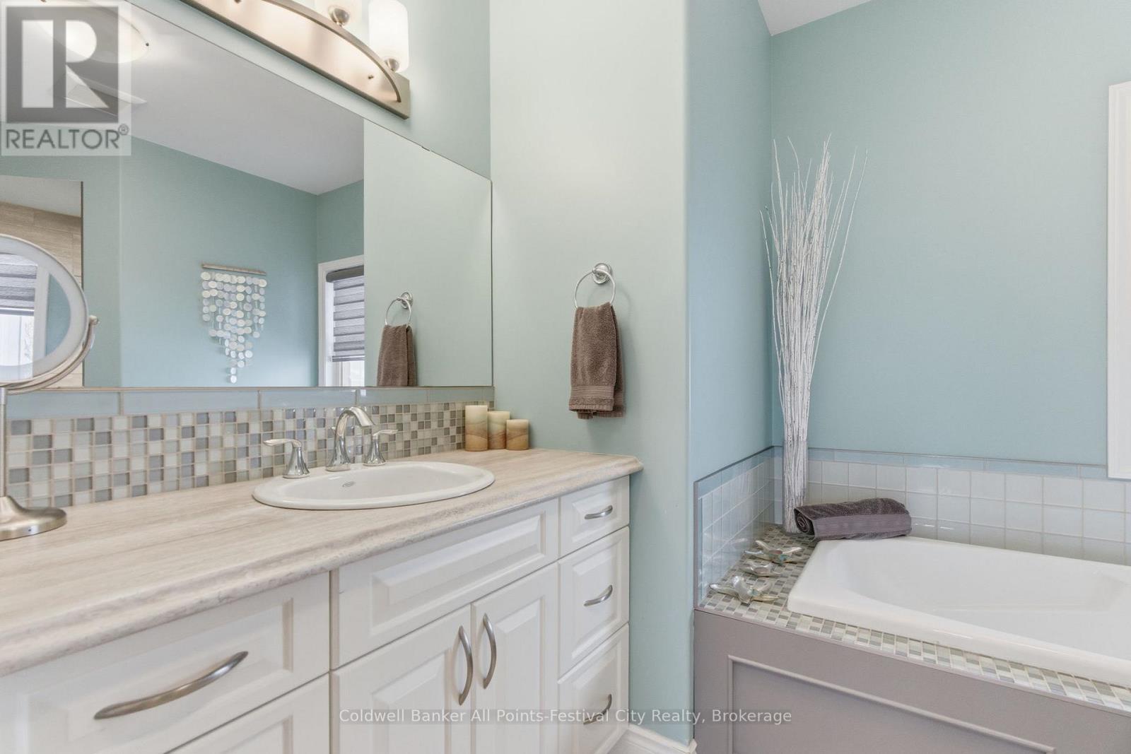 217 Britannia Road E, Goderich (Goderich (Town)), ON - Indoor Photo Showing Bathroom