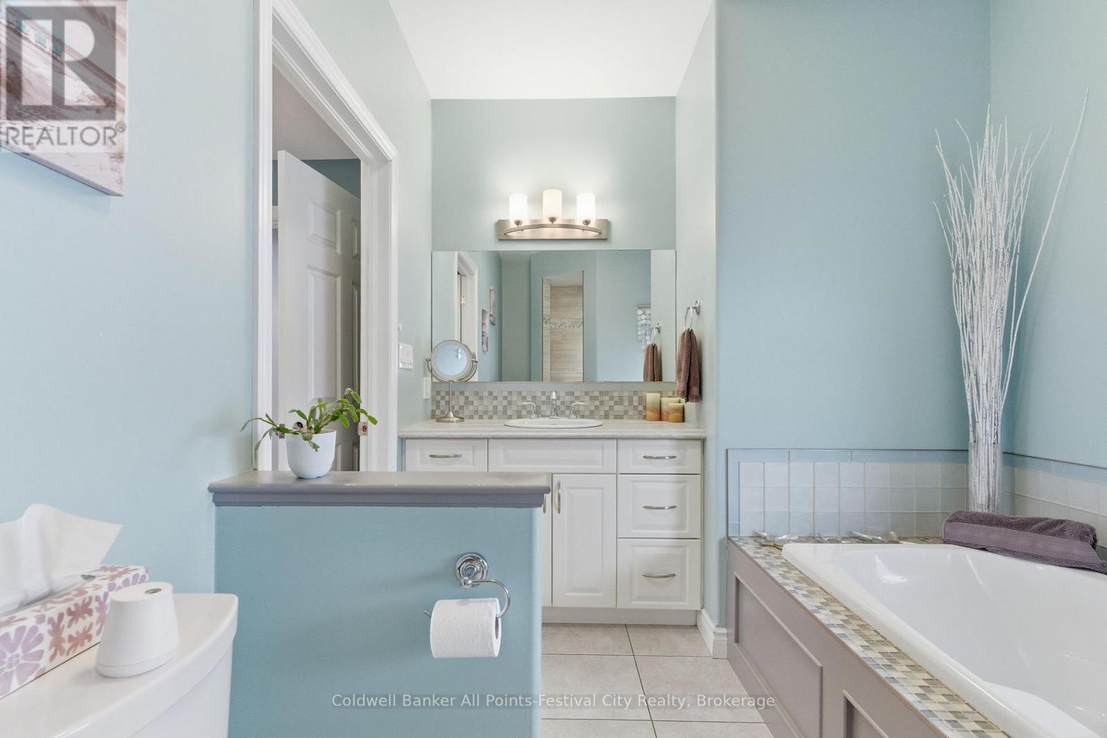 217 Britannia Road E, Goderich (Goderich (Town)), ON - Indoor Photo Showing Bathroom