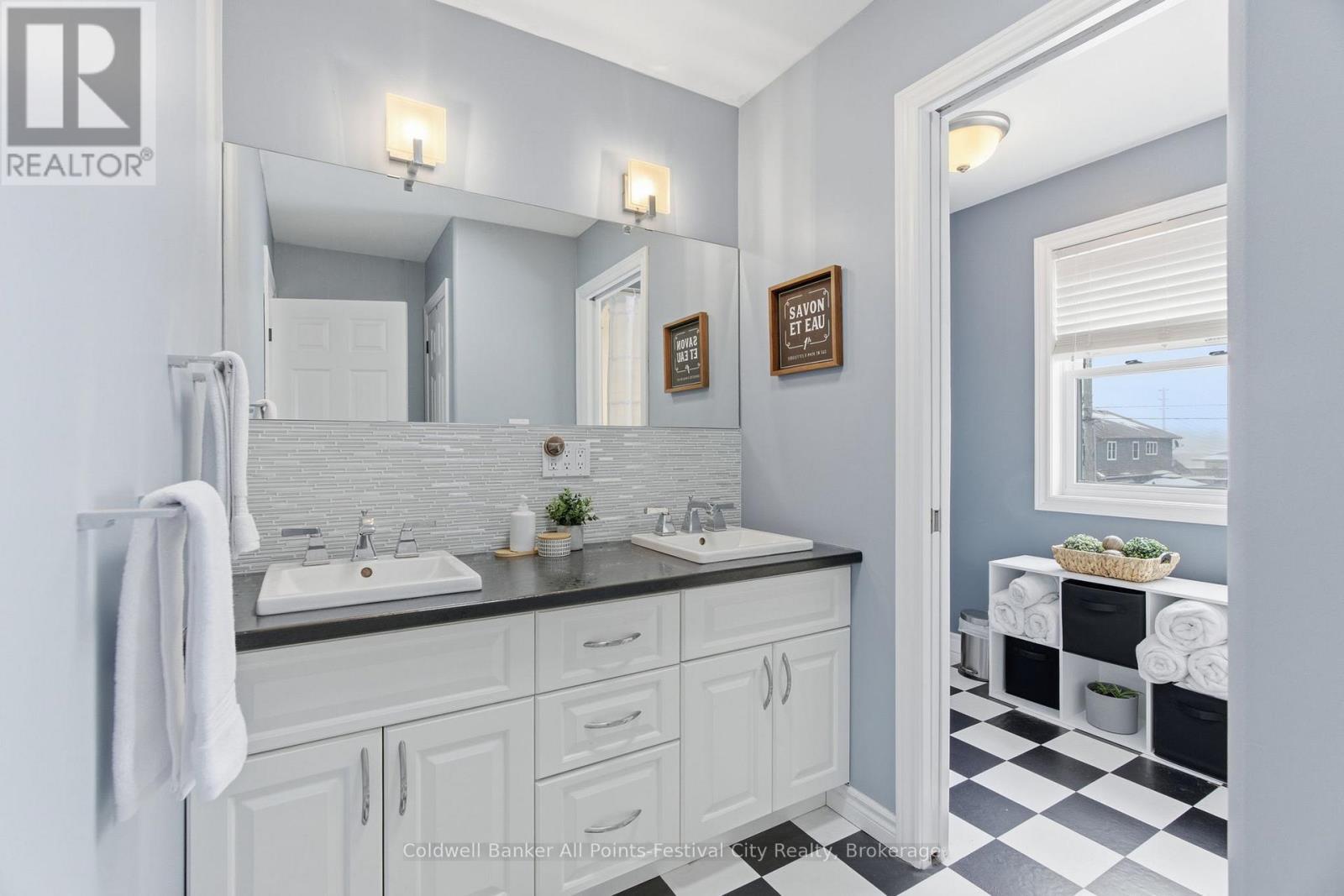 217 Britannia Road E, Goderich (Goderich (Town)), ON - Indoor Photo Showing Bathroom