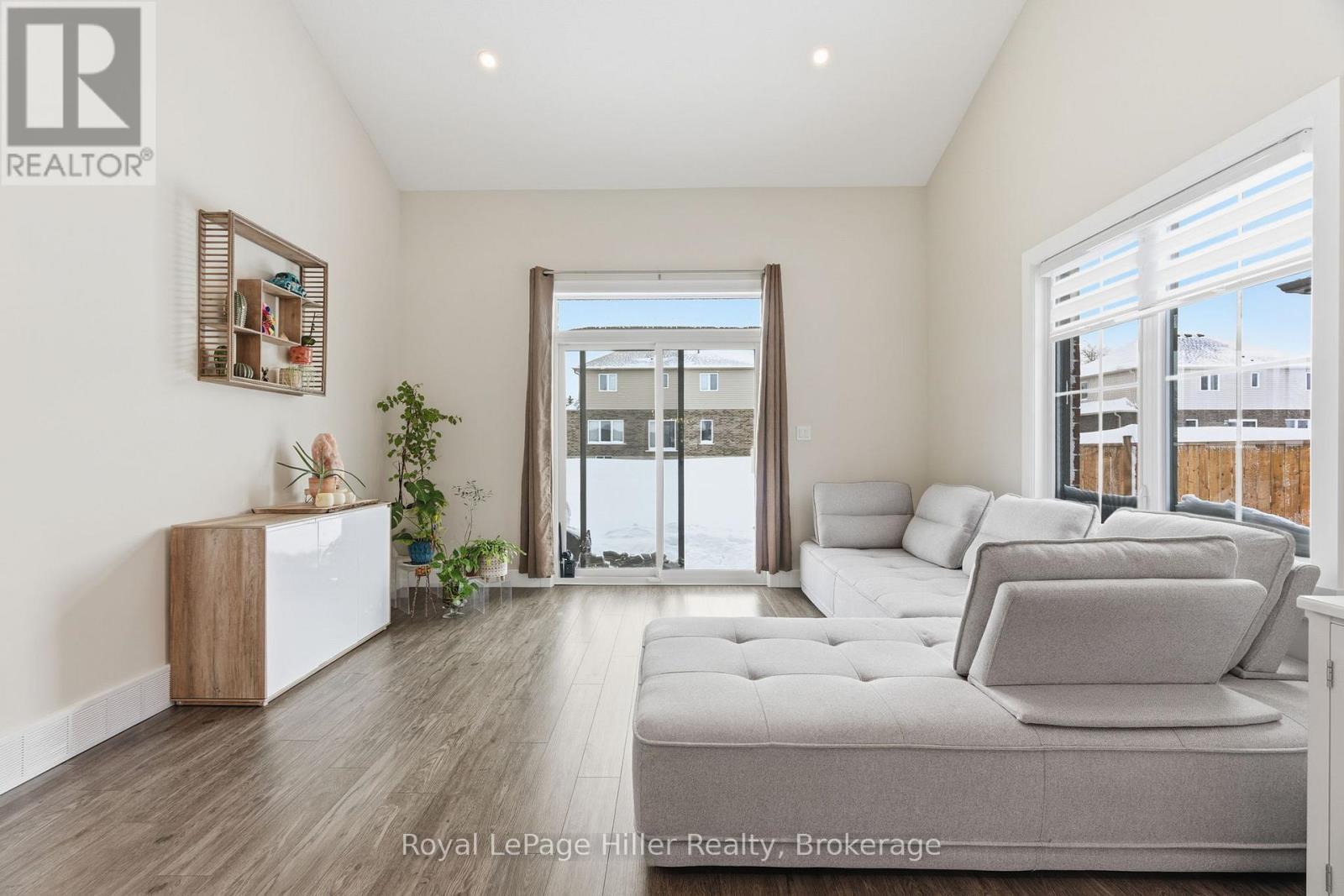 225A Thames Avenue, West Perth (Mitchell), ON - Indoor Photo Showing Living Room