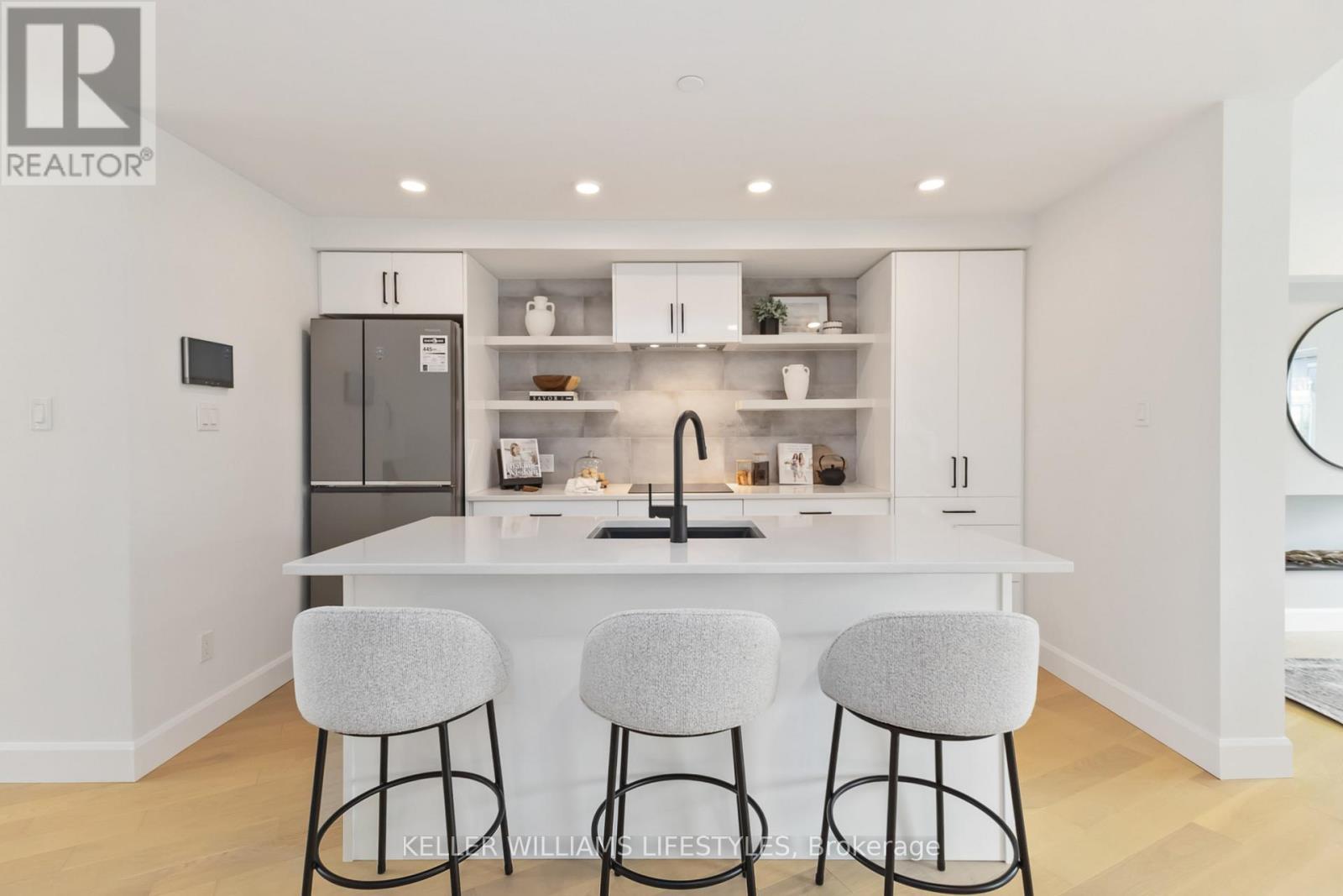A110 - 2062 Lumen Drive, London South (South A), ON - Indoor Photo Showing Kitchen With Upgraded Kitchen