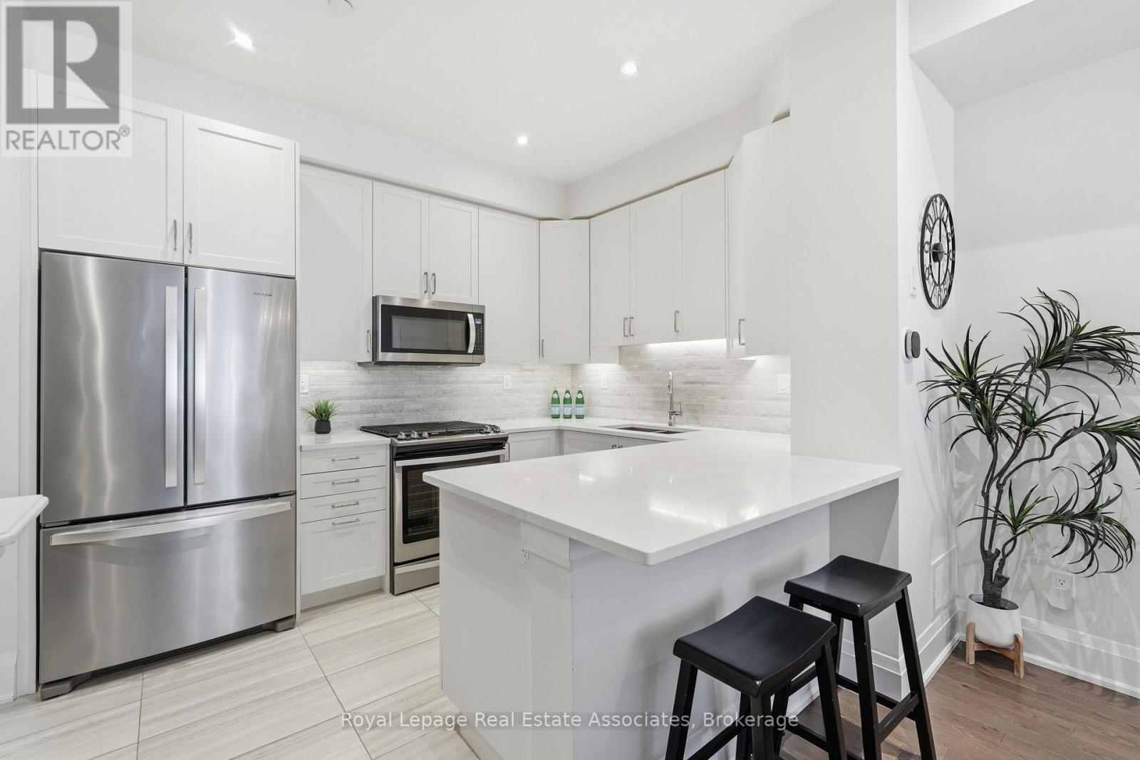 57 - 75 Elder Avenue, Toronto, ON - Indoor Photo Showing Kitchen With Upgraded Kitchen