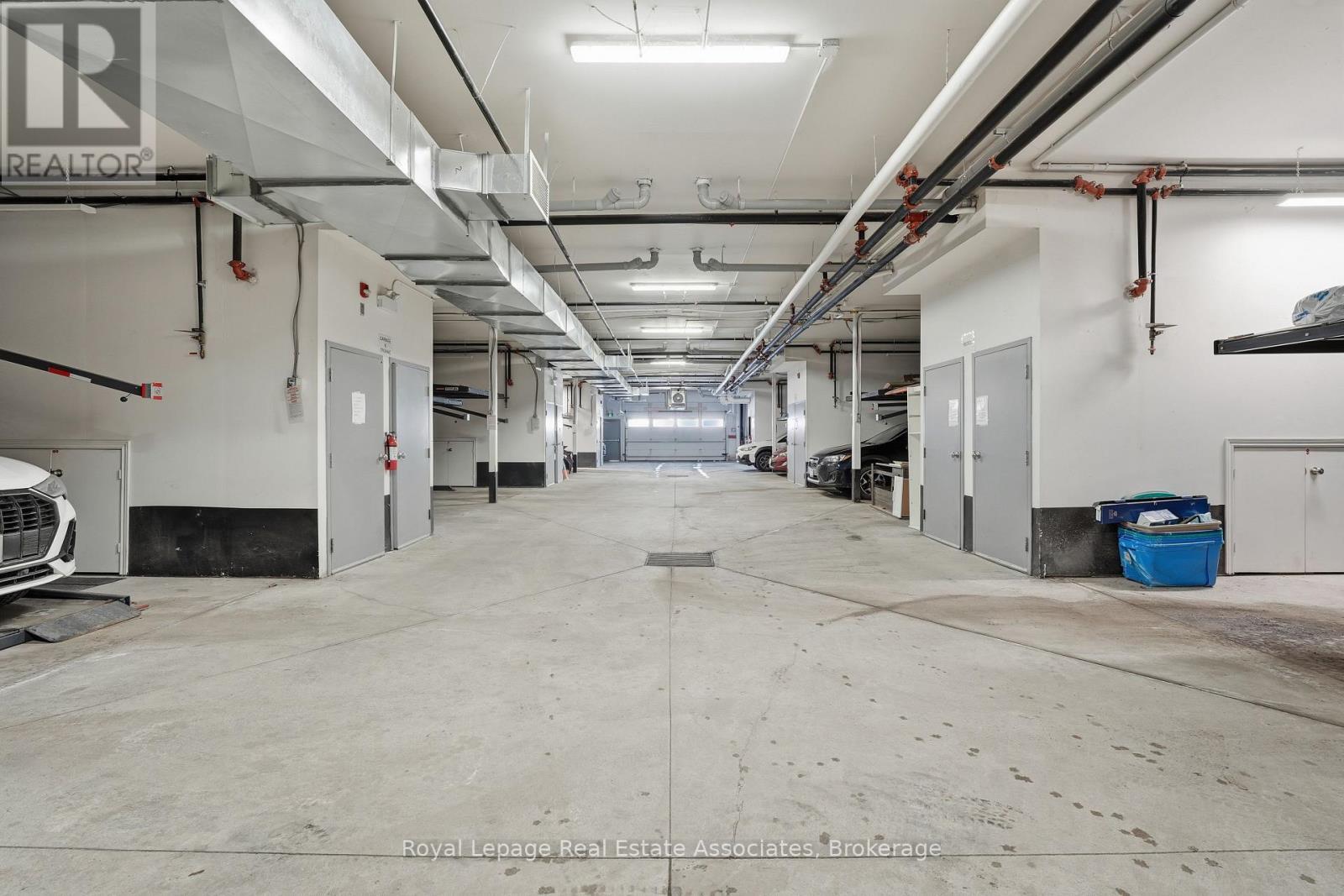 57 - 75 Elder Avenue, Toronto, ON - Indoor Photo Showing Garage