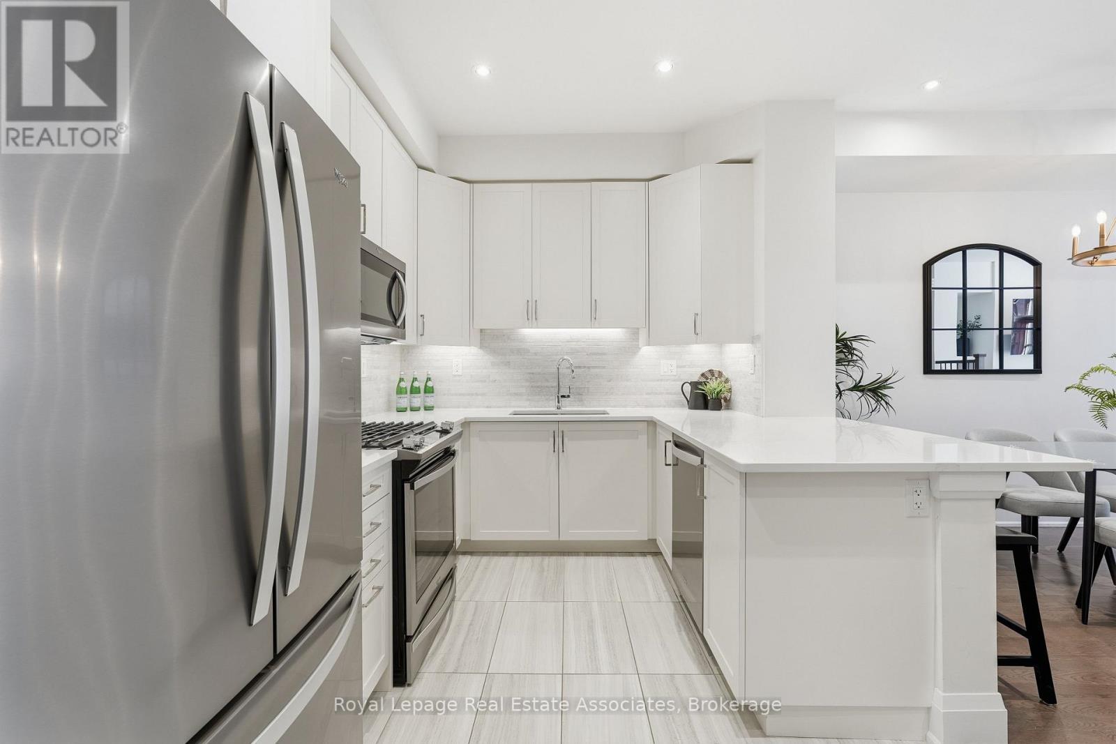 57 - 75 Elder Avenue, Toronto, ON - Indoor Photo Showing Kitchen With Upgraded Kitchen