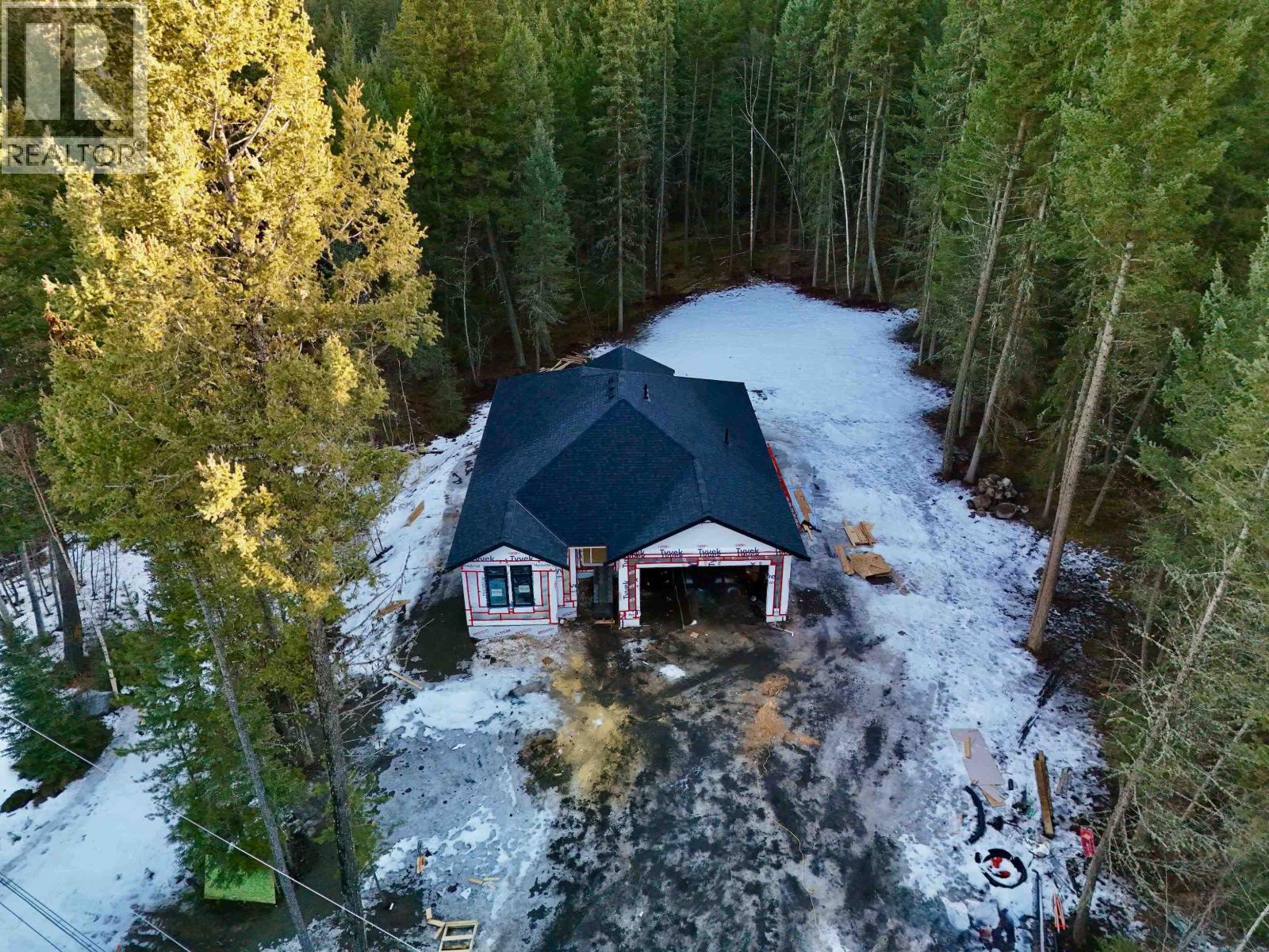 5336 Thompson Road, 108 Mile Ranch, BC - Outdoor