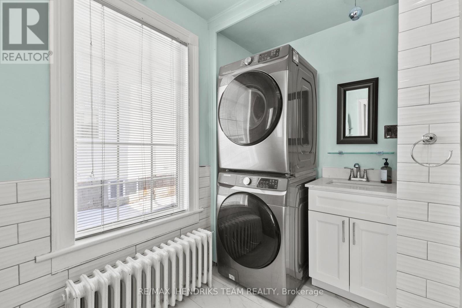 main floor laundry - 60 West Street N, Thorold (Thorold Downtown), ON - Indoor Photo Showing Laundry Room