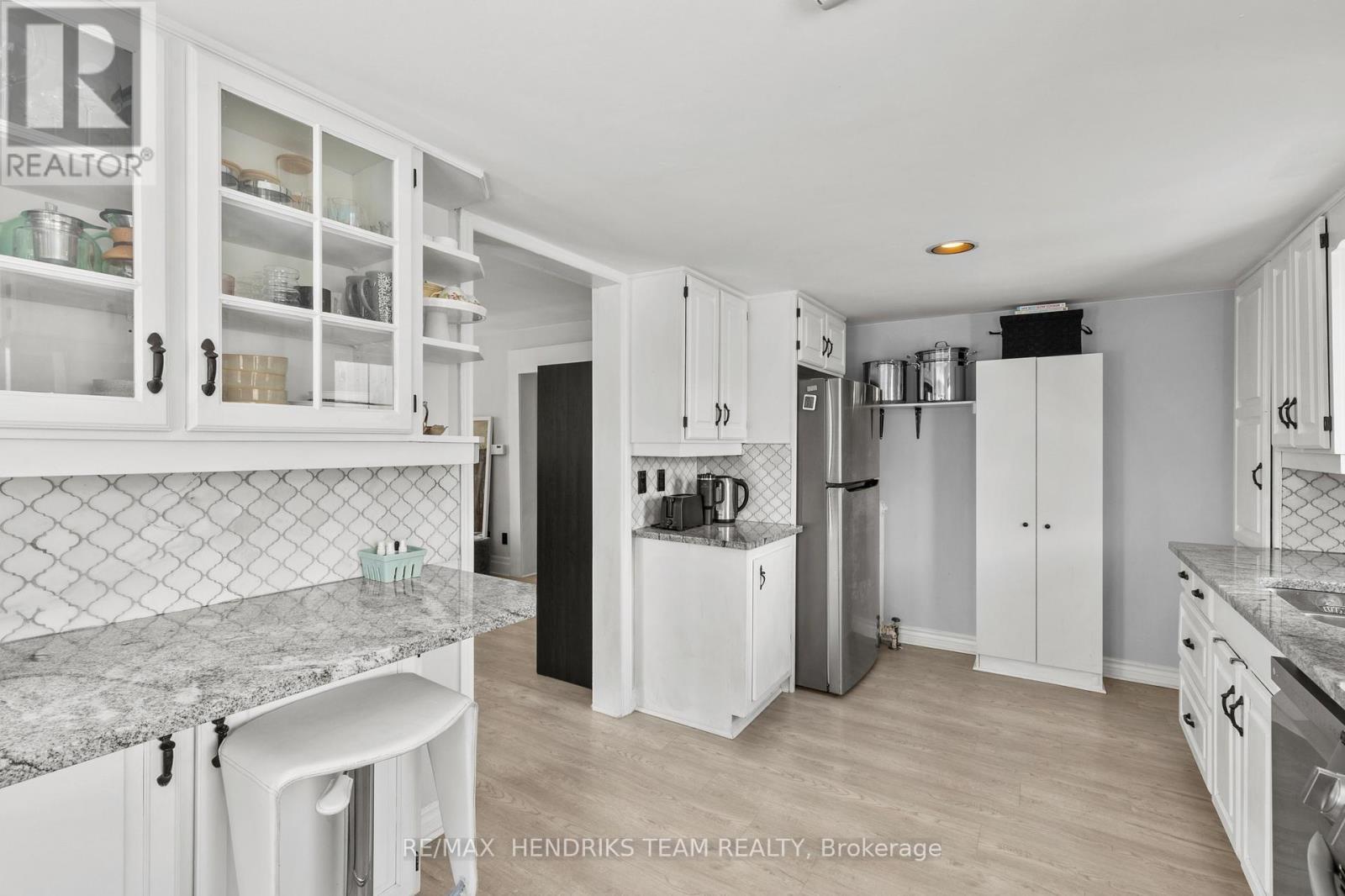 60 West Street N, Thorold (Thorold Downtown), ON - Indoor Photo Showing Kitchen