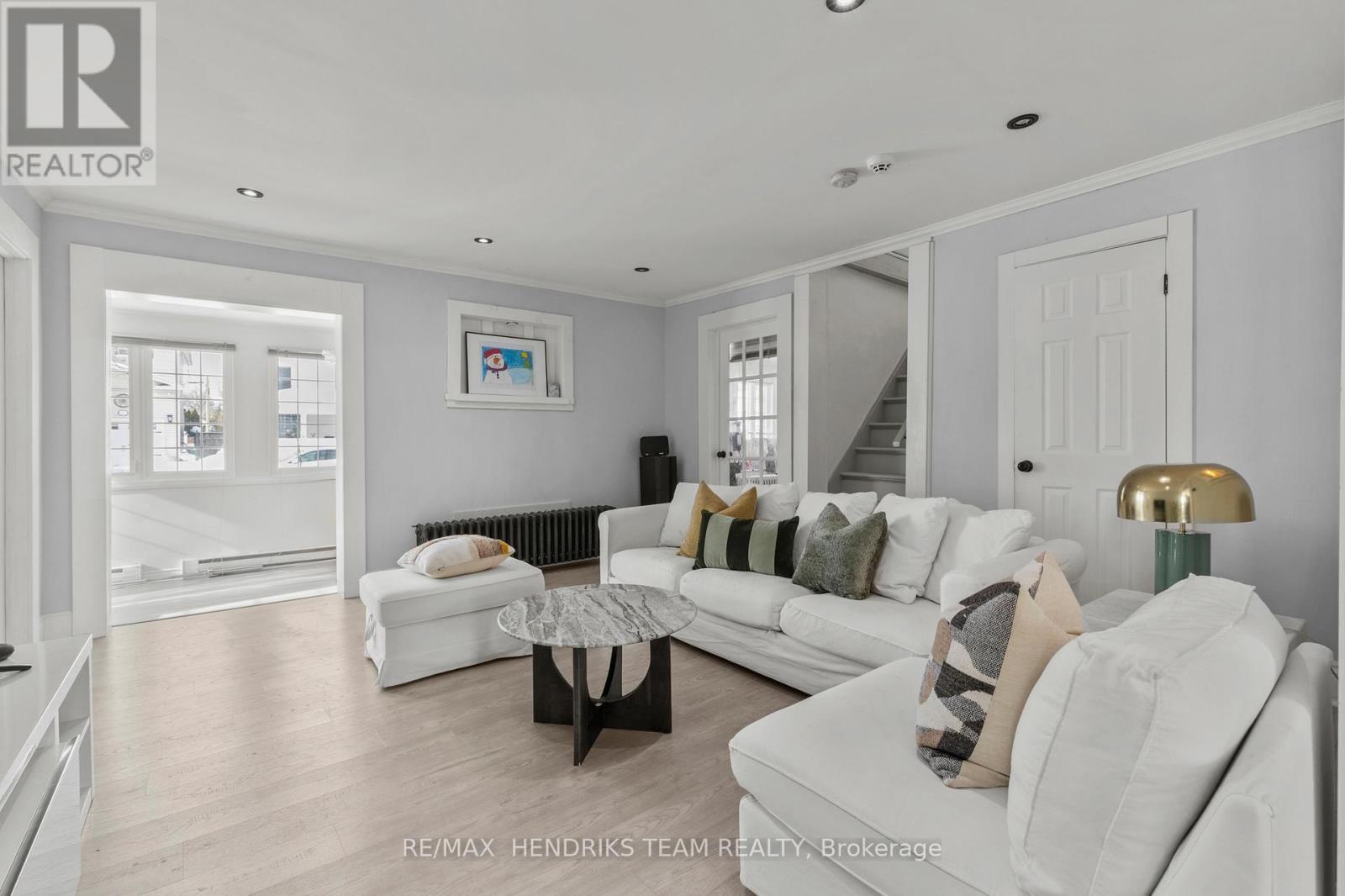 60 West Street N, Thorold (Thorold Downtown), ON - Indoor Photo Showing Living Room