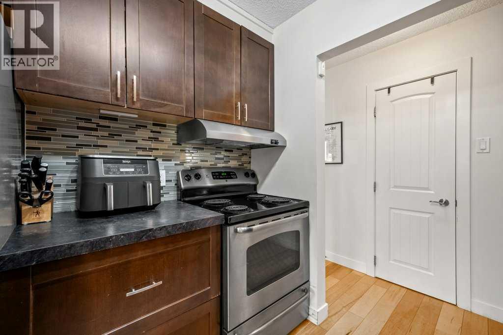 101, 312 15 Avenue Ne, Calgary, AB - Indoor Photo Showing Kitchen