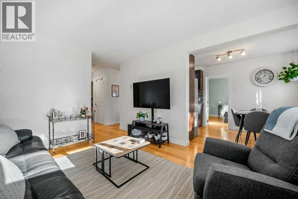 101, 312 15 Avenue Ne, Calgary, AB - Indoor Photo Showing Living Room