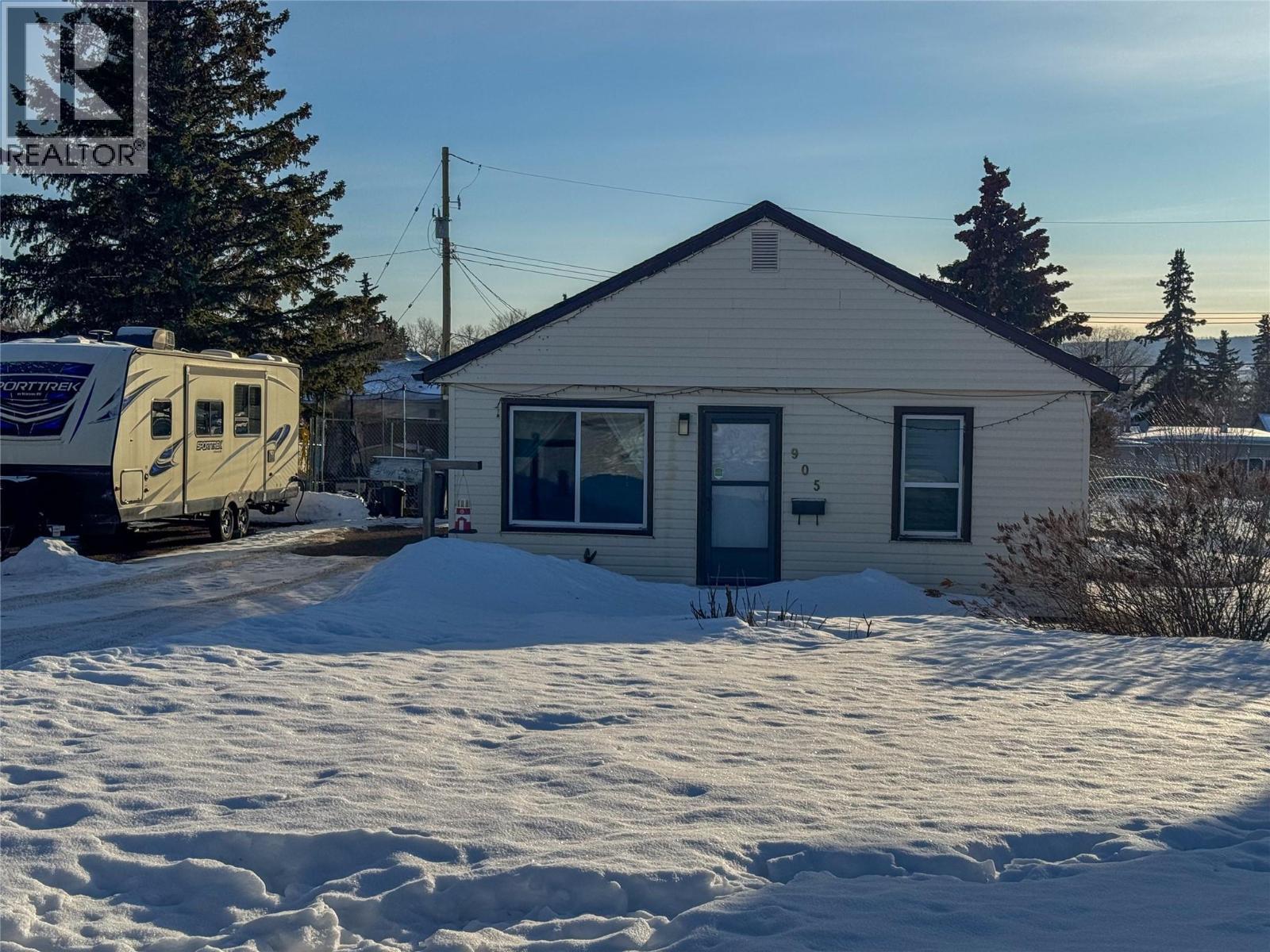 905 91 Avenue, Dawson Creek, BC - Outdoor