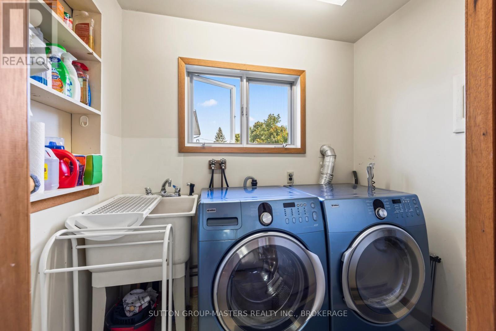 396 Roosevelt Drive, Kingston (City Southwest), ON - Indoor Photo Showing Laundry Room