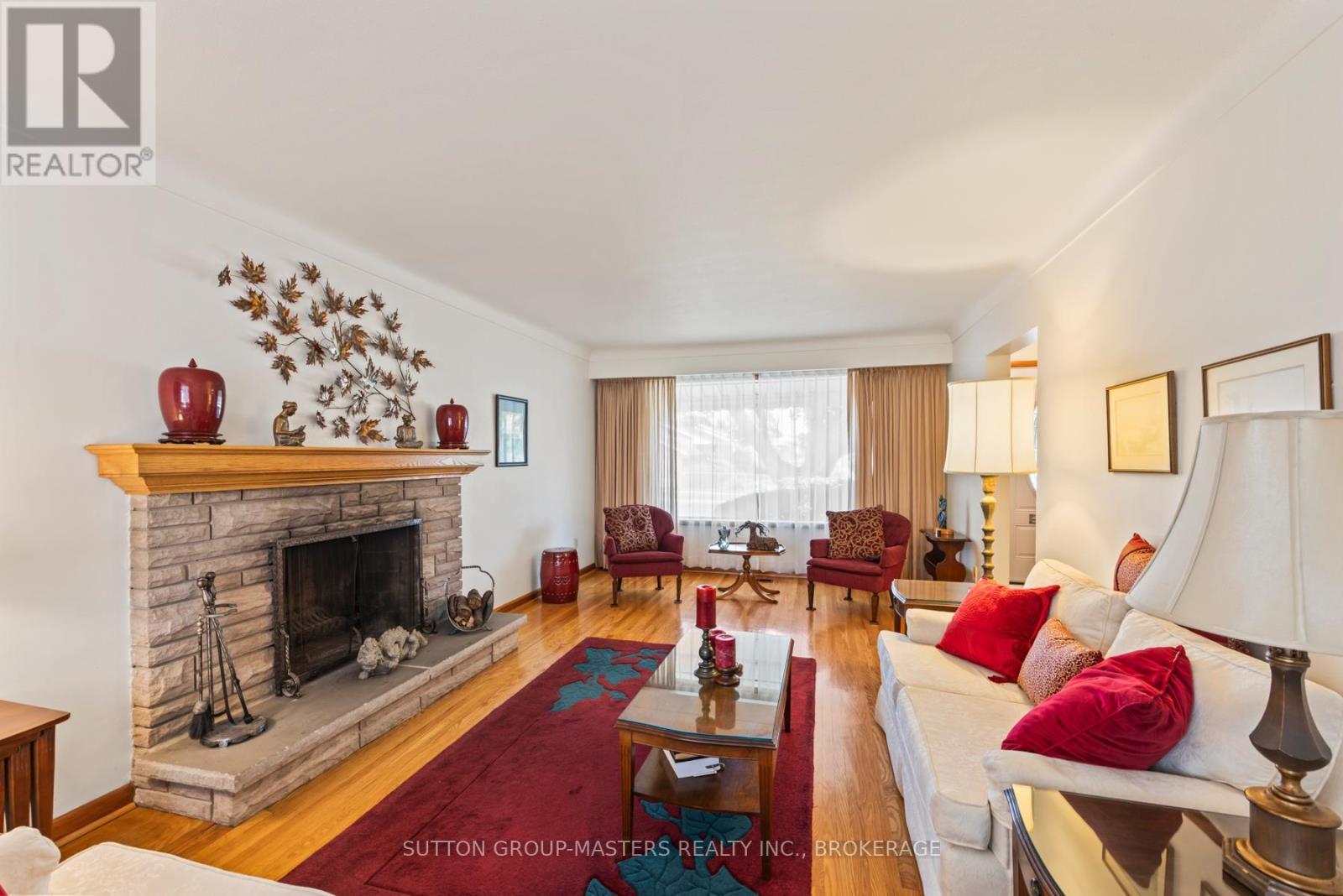 396 Roosevelt Drive, Kingston (City Southwest), ON - Indoor Photo Showing Living Room With Fireplace