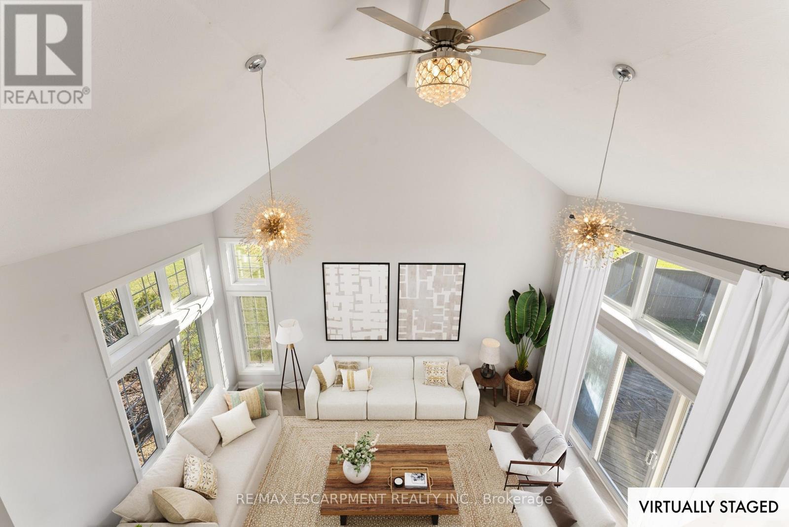 75642 Diltz Road, Wainfleet, ON - Indoor Photo Showing Living Room