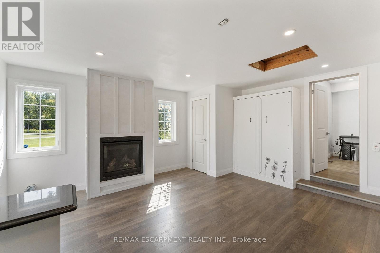 75642 Diltz Road, Wainfleet, ON - Indoor With Fireplace