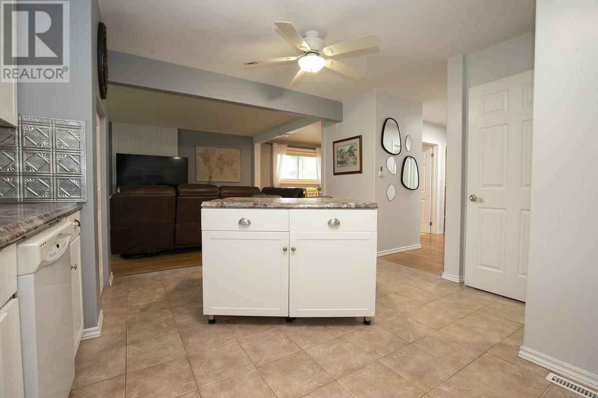 260 Shannon Rd, Sault Ste. Marie, ON - Indoor Photo Showing Kitchen