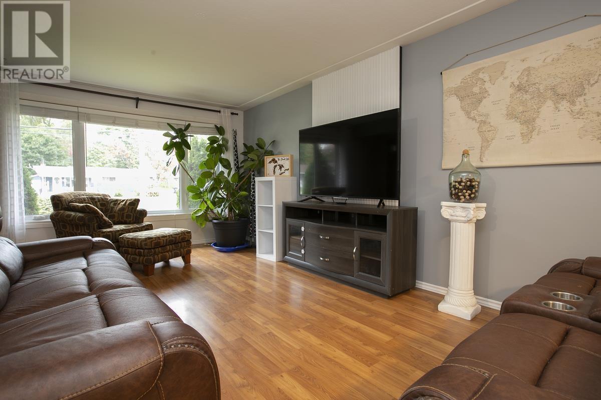 260 Shannon Rd, Sault Ste. Marie, ON - Indoor Photo Showing Living Room