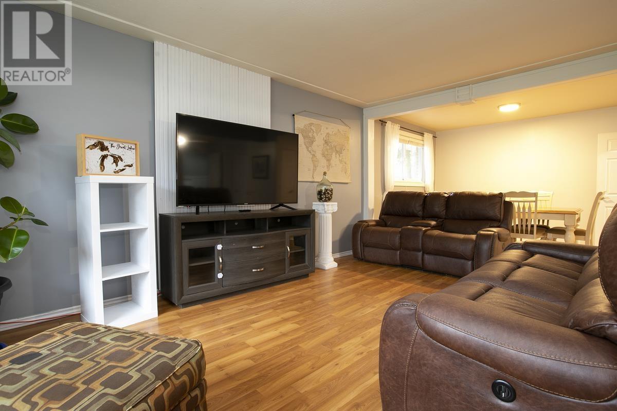 260 Shannon Rd, Sault Ste. Marie, ON - Indoor Photo Showing Living Room