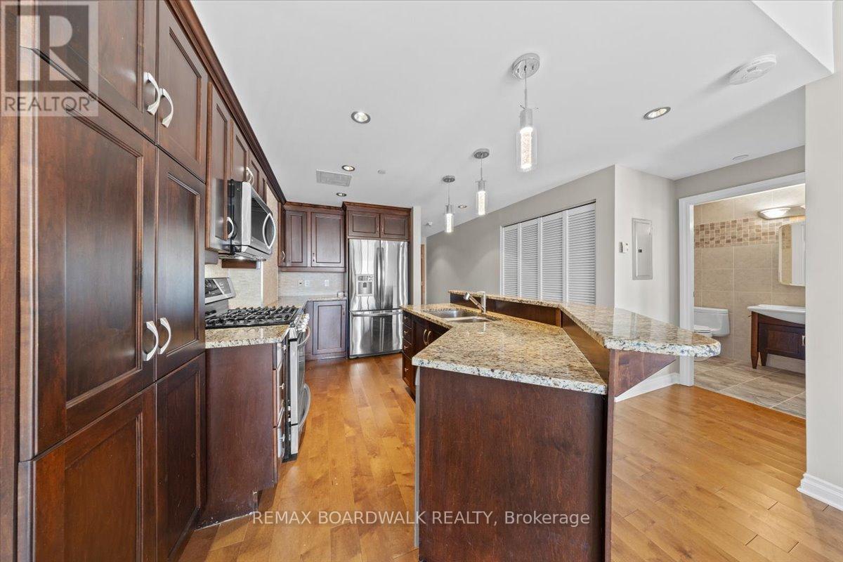 1003 - 90 George Street, Ottawa, ON - Indoor Photo Showing Kitchen With Upgraded Kitchen
