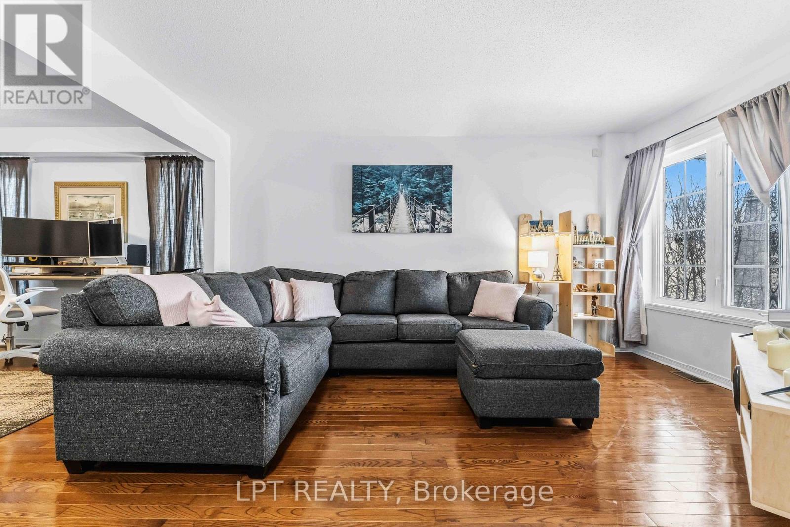 1549 Senateurs Way, Ottawa, ON - Indoor Photo Showing Living Room