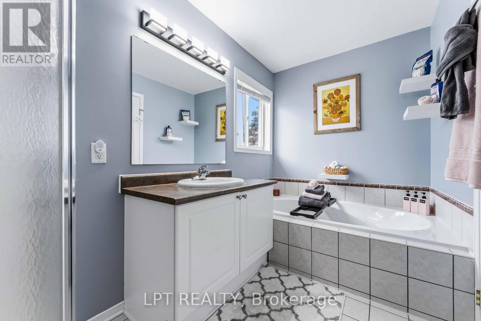 1549 Senateurs Way, Ottawa, ON - Indoor Photo Showing Bathroom