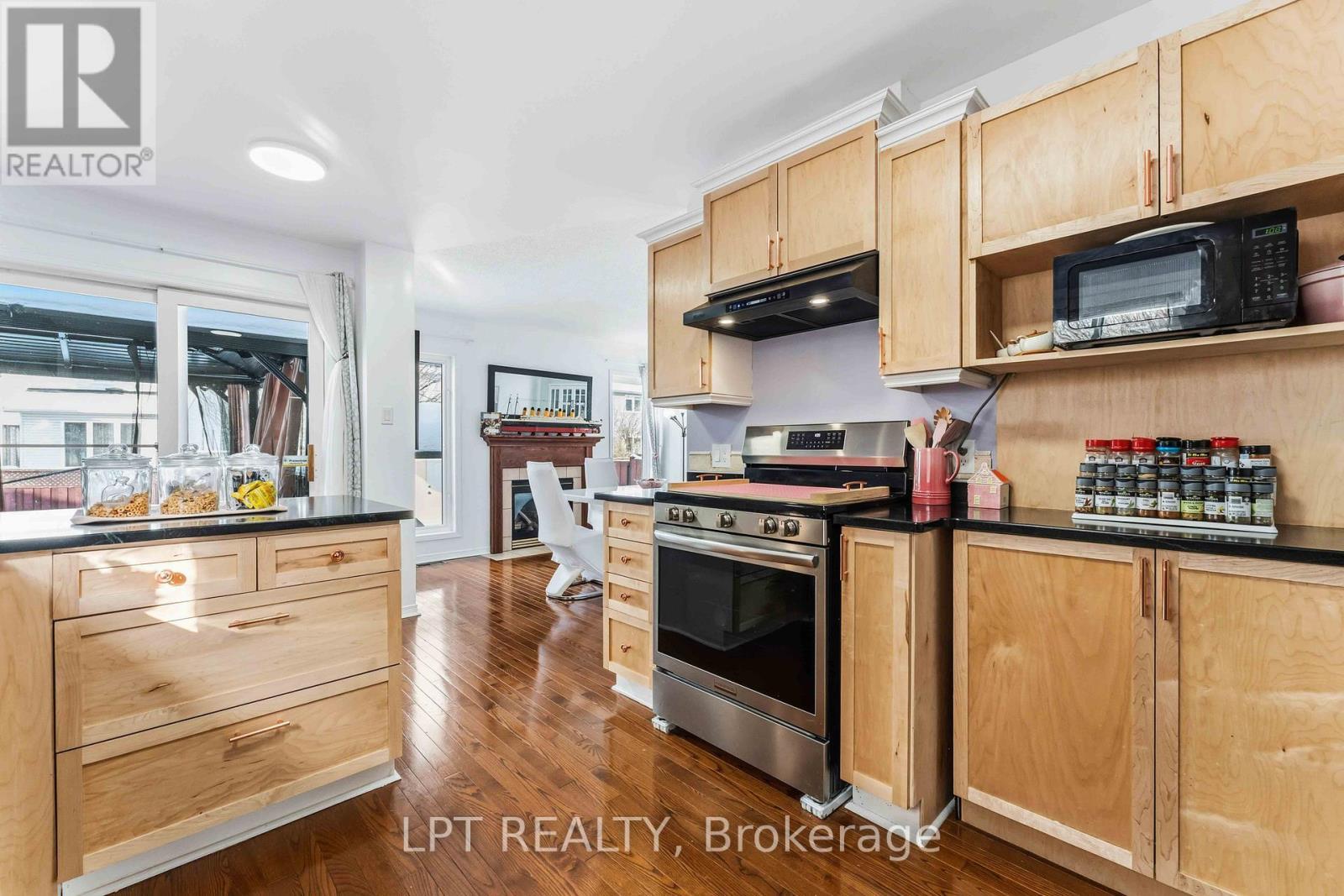 1549 Senateurs Way, Ottawa, ON - Indoor Photo Showing Kitchen