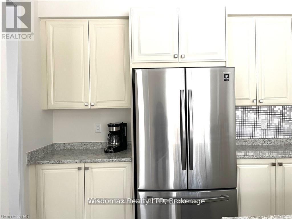 8667 Chickory Trail, Niagara Falls (Brown), ON - Indoor Photo Showing Kitchen