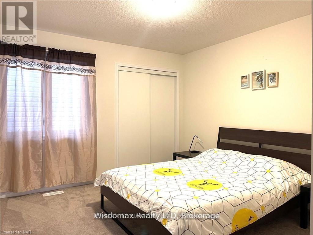 8667 Chickory Trail, Niagara Falls (Brown), ON - Indoor Photo Showing Bedroom