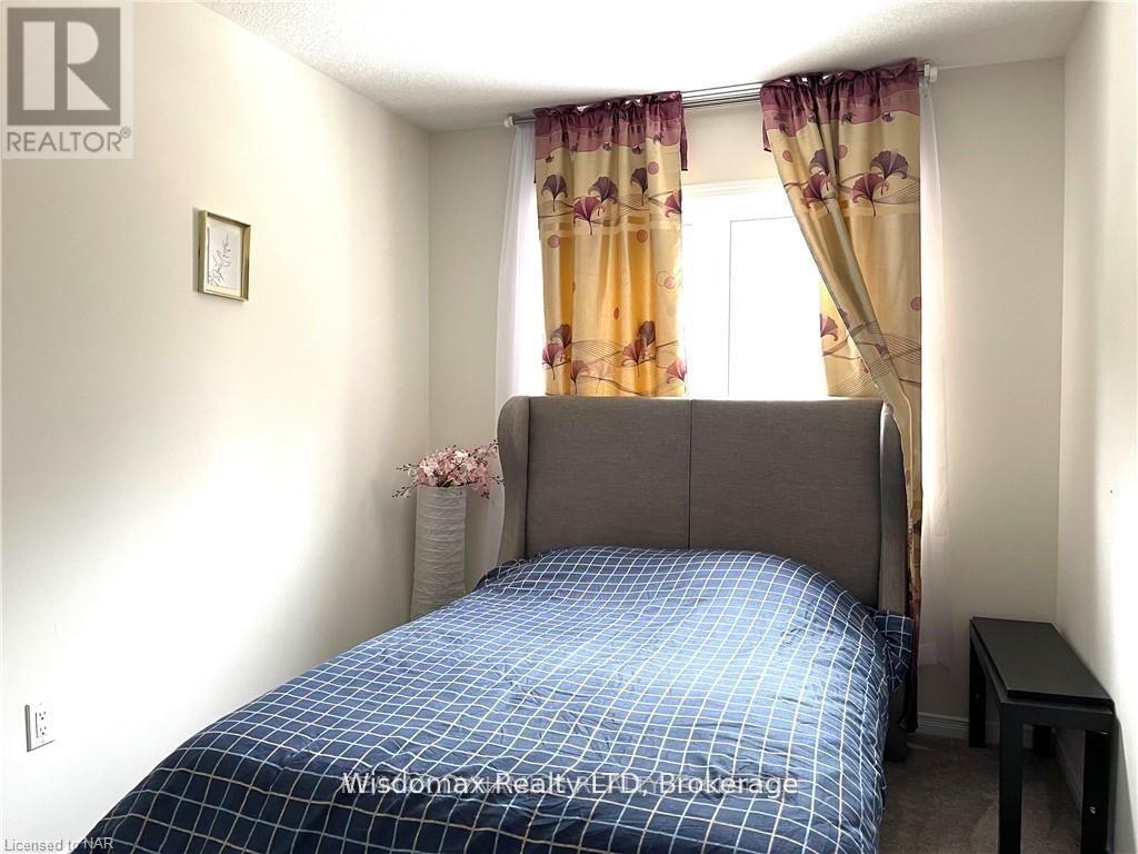 8667 Chickory Trail, Niagara Falls (Brown), ON - Indoor Photo Showing Bedroom