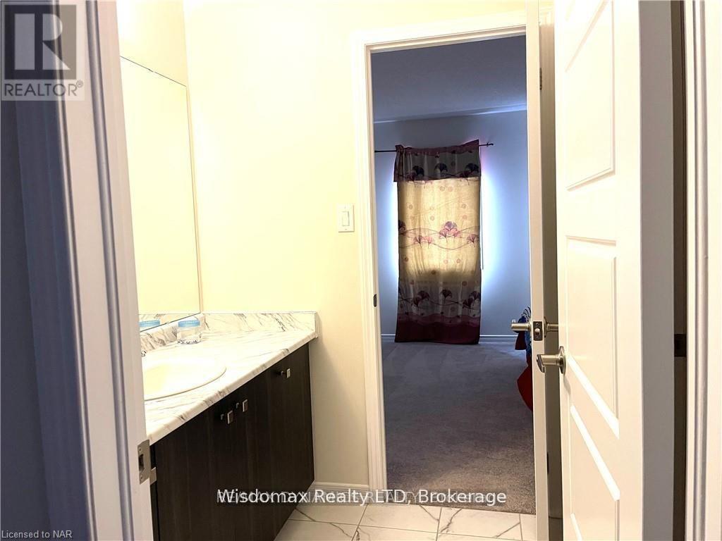 8667 Chickory Trail, Niagara Falls (Brown), ON - Indoor Photo Showing Bathroom