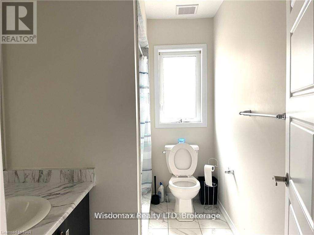 8667 Chickory Trail, Niagara Falls (Brown), ON - Indoor Photo Showing Bathroom
