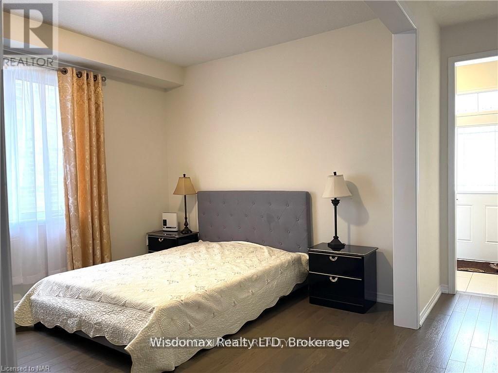 8667 Chickory Trail, Niagara Falls (Brown), ON - Indoor Photo Showing Bedroom