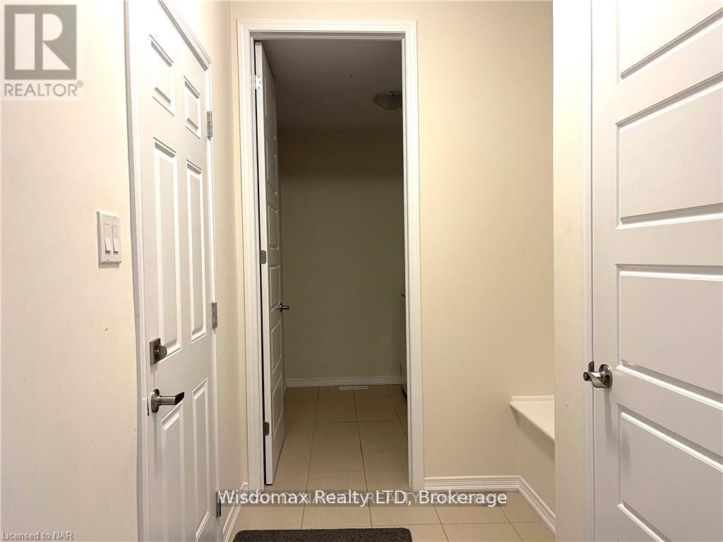 8667 Chickory Trail, Niagara Falls (Brown), ON - Indoor Photo Showing Other Room