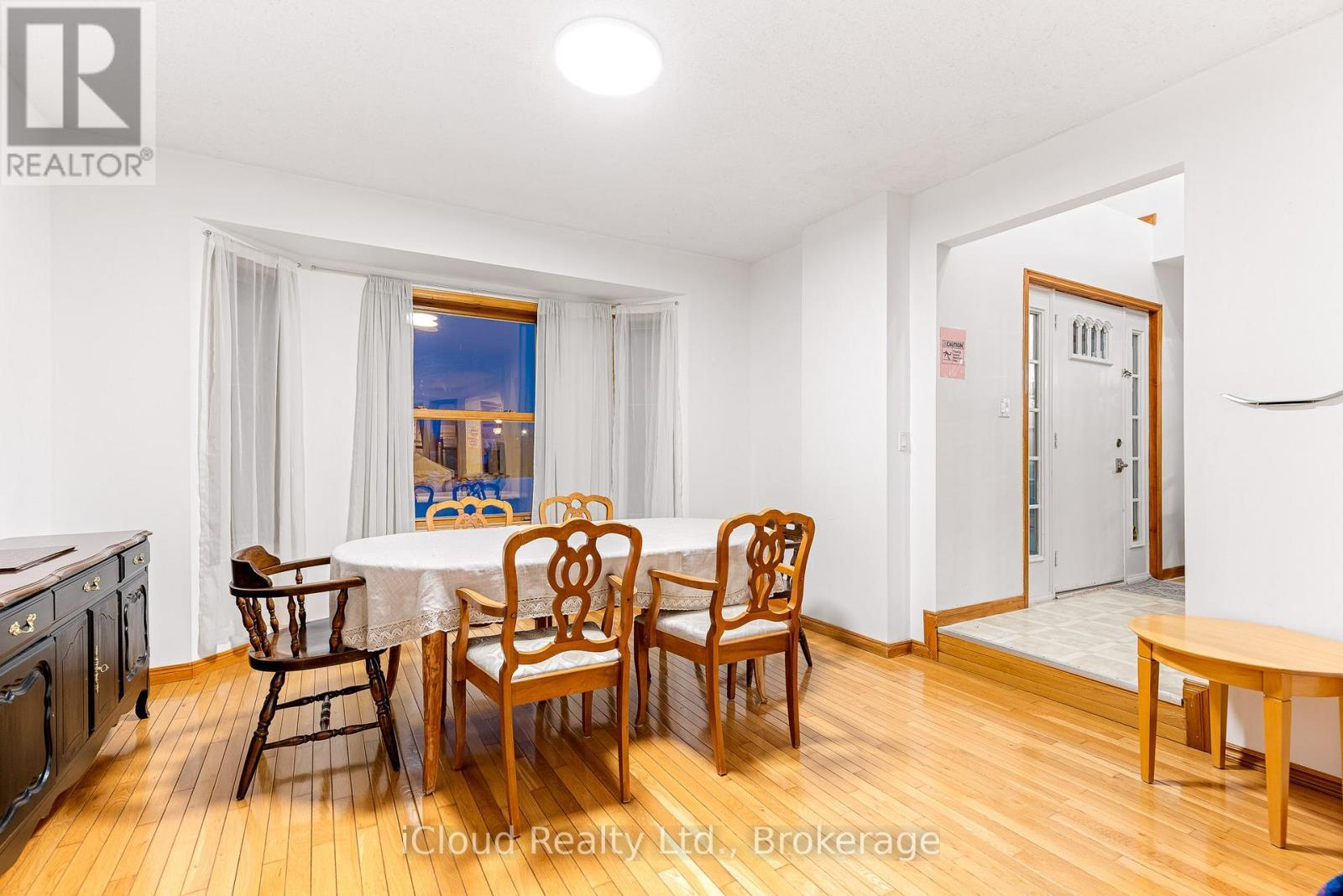 32 Howe Island Ferry Road, Kingston, ON - Indoor Photo Showing Dining Room