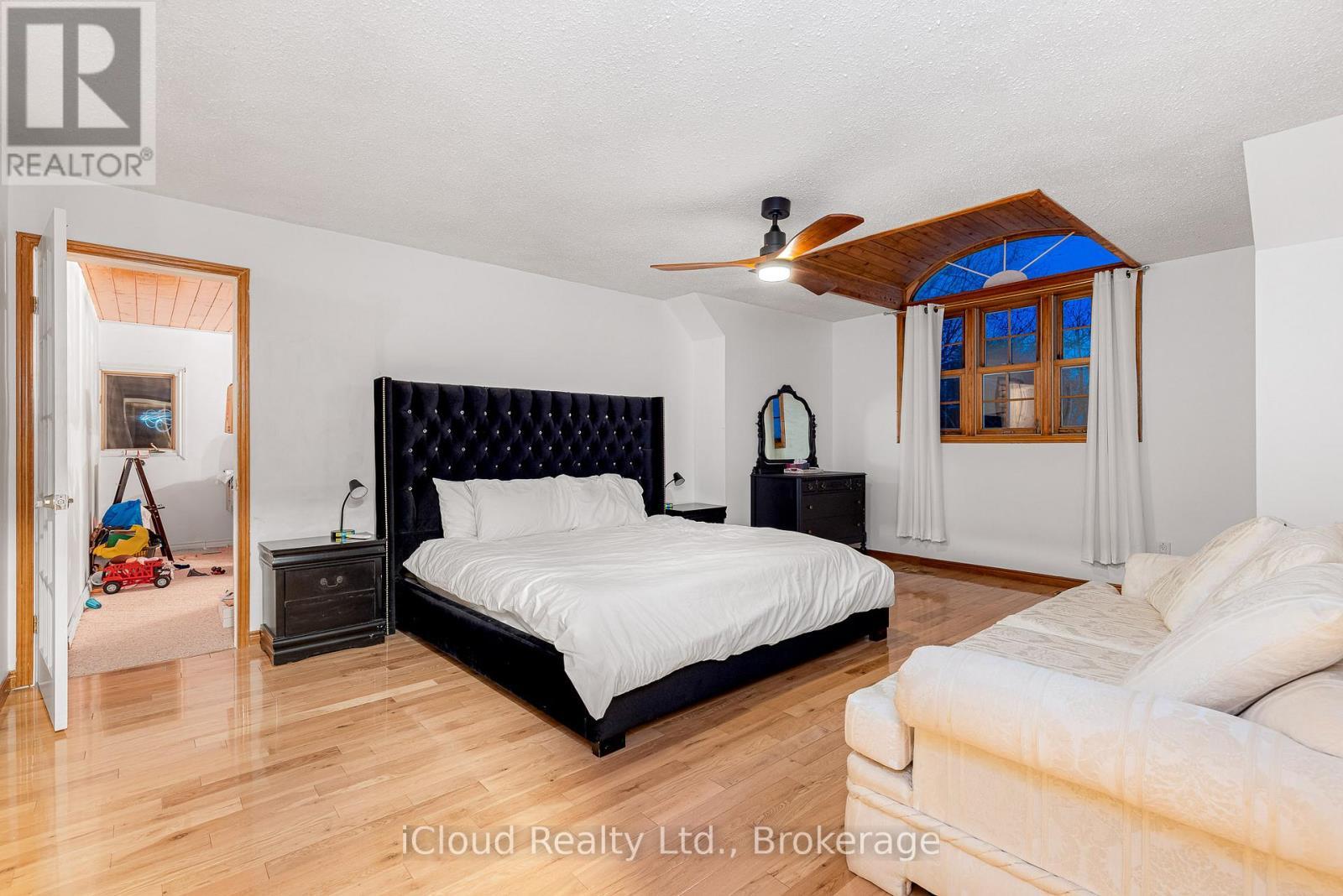 32 Howe Island Ferry Road, Kingston, ON - Indoor Photo Showing Bedroom