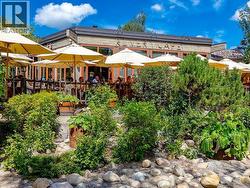 Close to fine dining and great restaurants -