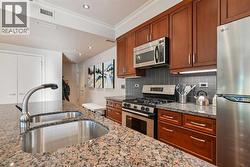 Large eat-in Island with granite counter tops -
