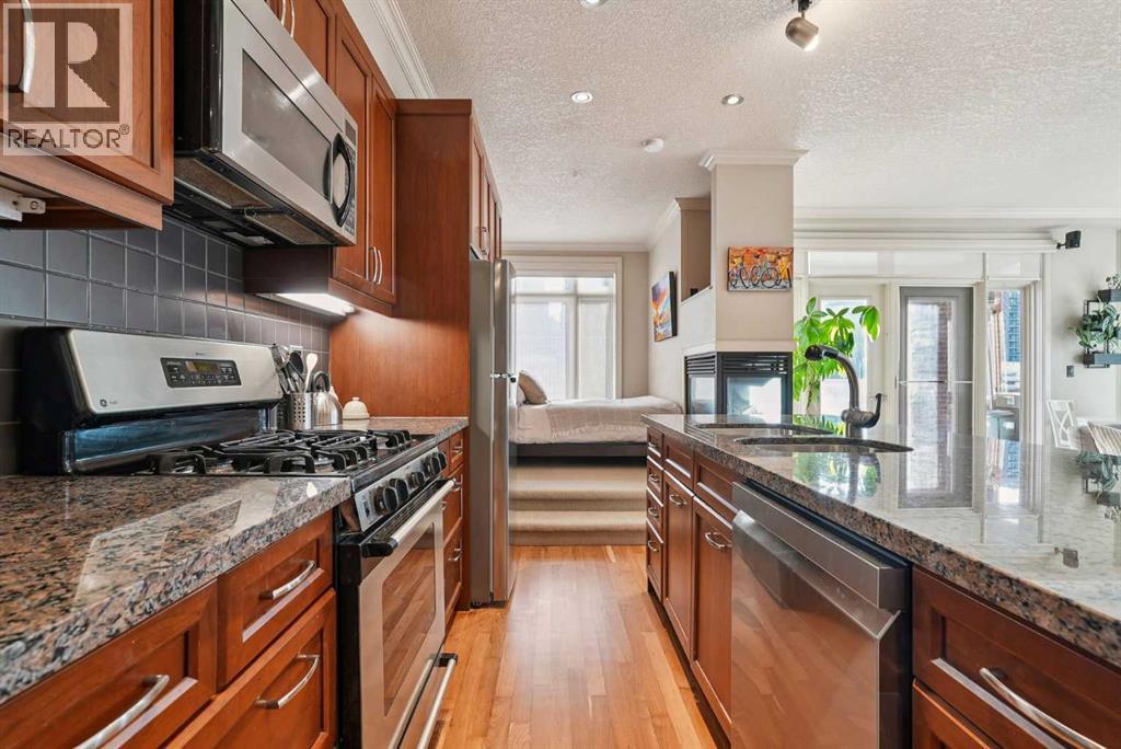 Stainless steel appliances - 306, 660 Eau Claire Avenue Sw, Calgary, AB - Indoor Photo Showing Kitchen With Stainless Steel Kitchen With Upgraded Kitchen
