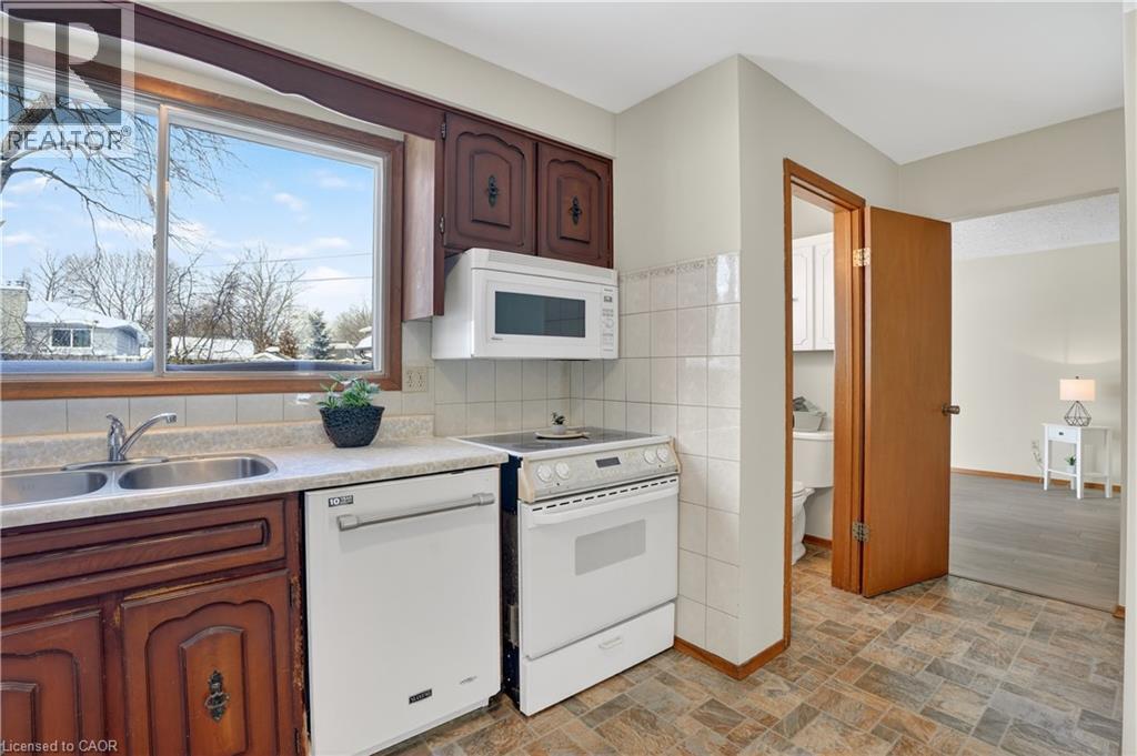 384 Dunvegan Drive, Waterloo, ON - Indoor Photo Showing Kitchen With Double Sink