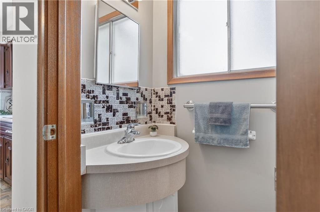 384 Dunvegan Drive, Waterloo, ON - Indoor Photo Showing Bathroom