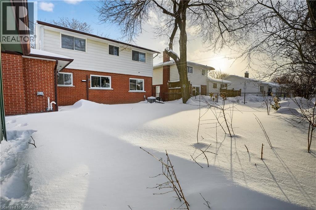 384 Dunvegan Drive, Waterloo, ON - Outdoor