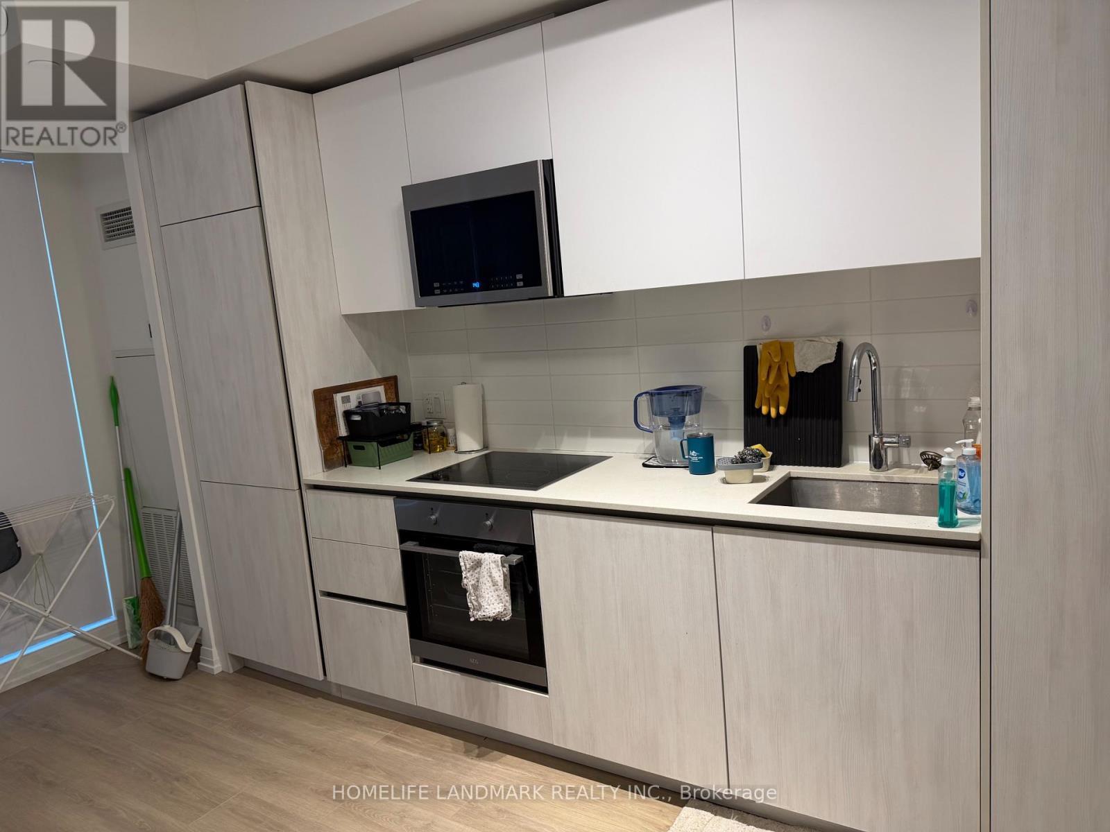 1110 - 8 Widmer Street, Toronto, ON - Indoor Photo Showing Kitchen